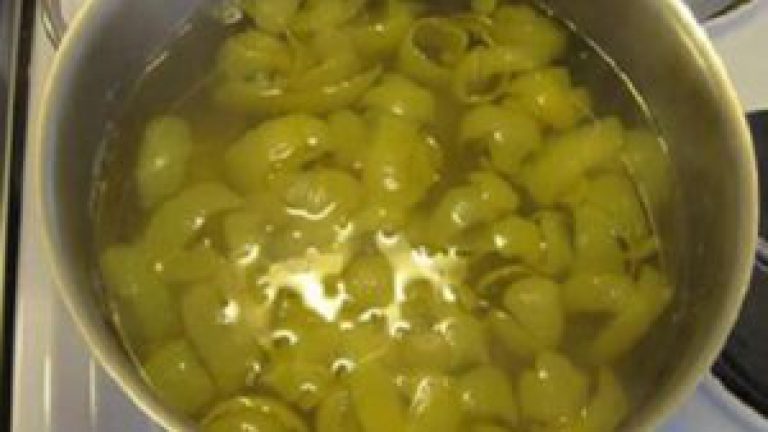 Cáscara de limón para el dolor en las articulaciones.