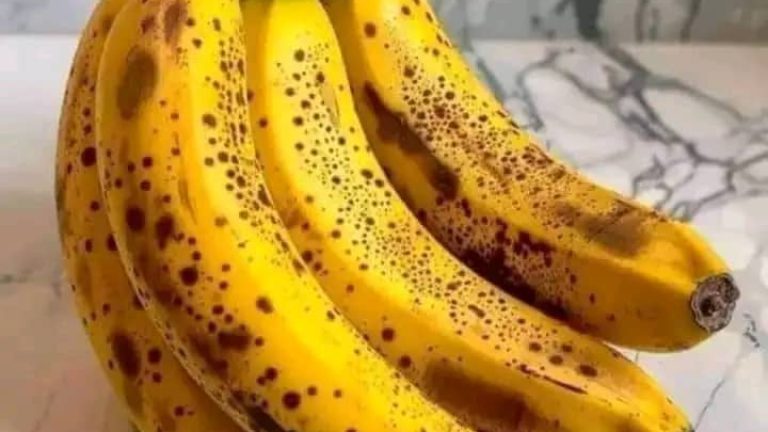 Si COMES BANANAS con MANCHAS NEGRAS tienes que saber
